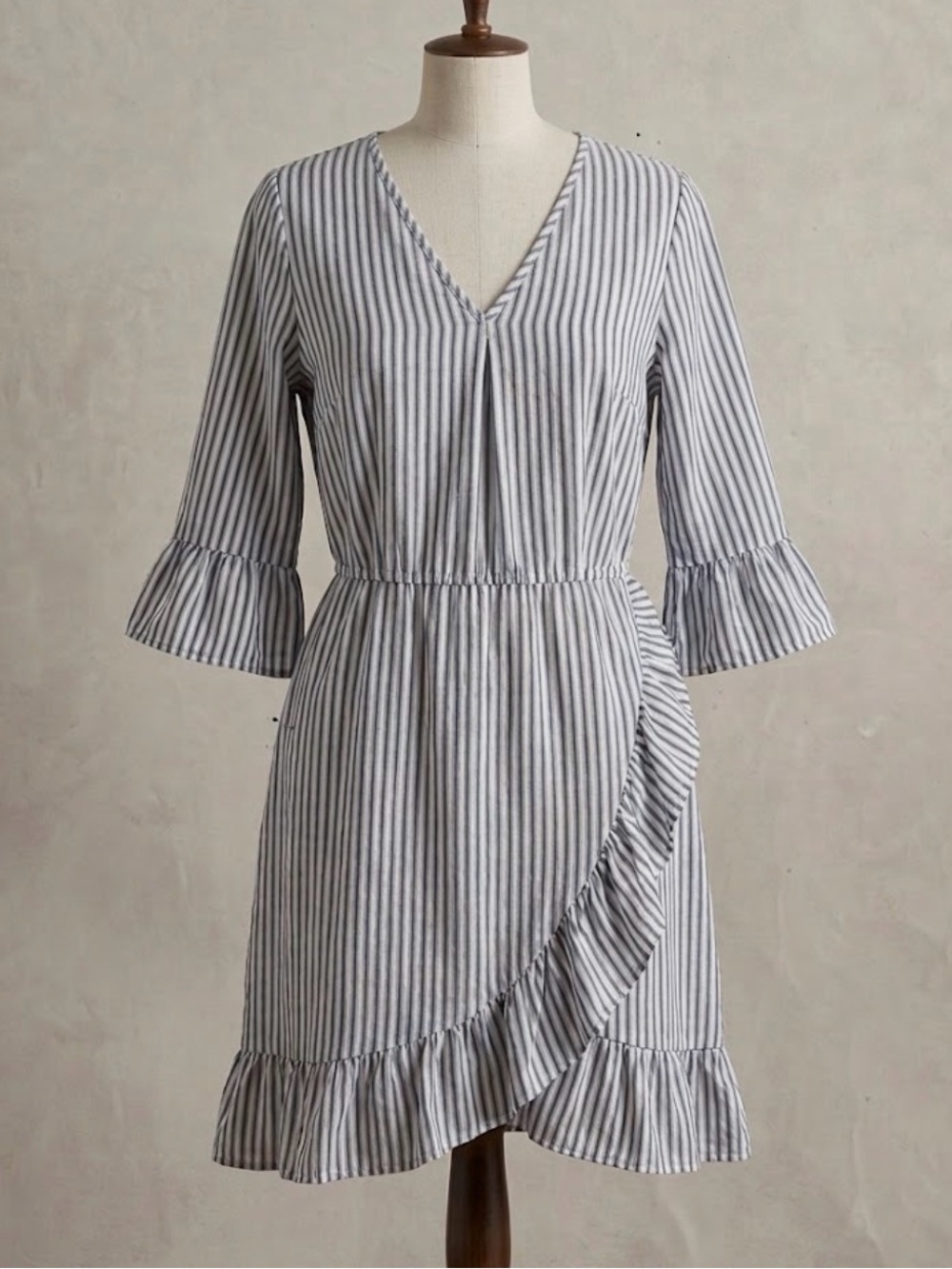 Striped Faux Wrap Ruffle Dress V-Neck L WHO WHAT WEAR Coastal Nautical Preppy